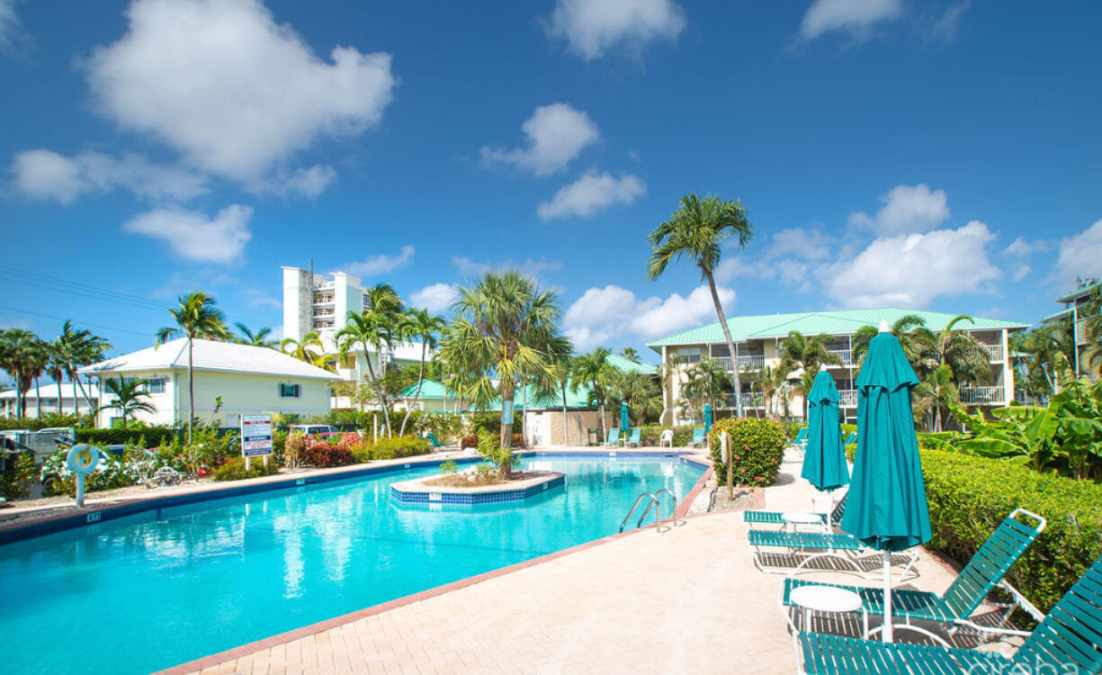 PLANTATION VILLAGE SEVEN MILE BEACH