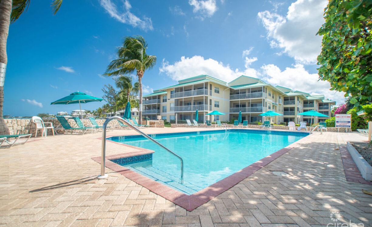 PLANTATION VILLAGE SEVEN MILE BEACH