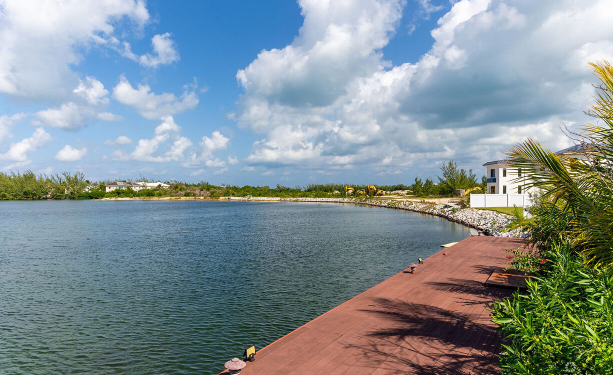 A WATERFRONT OPPORTUNITY IN AUBURN BAY, PROSPECT