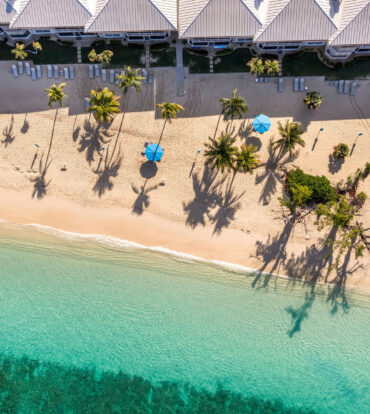 BEACHFRONT BLISS AT CAYMAN CLUB | SEVEN MILE BEACH