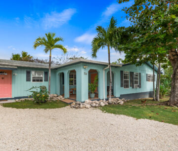 STARLET CRESCENT HOUSE & COTTAGE