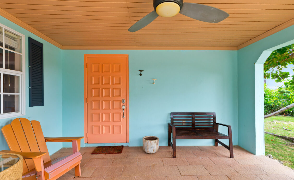 STARLET CRESCENT HOUSE & COTTAGE