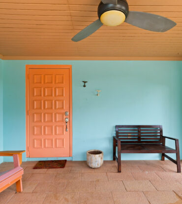STARLET CRESCENT HOUSE & COTTAGE