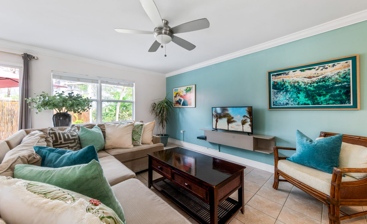 STARLET CRESCENT HOUSE & COTTAGE