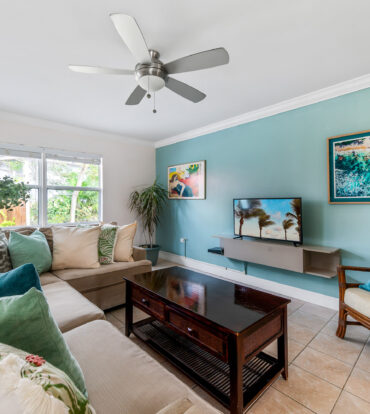 STARLET CRESCENT HOUSE & COTTAGE
