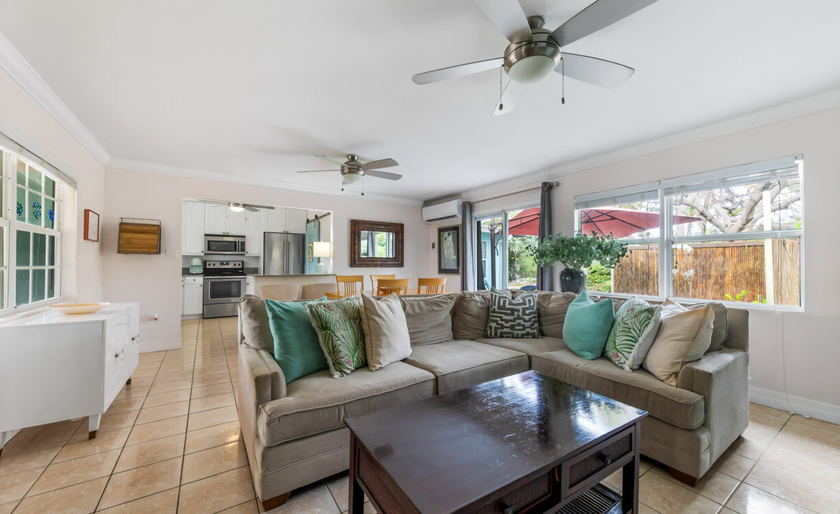 STARLET CRESCENT HOUSE & COTTAGE