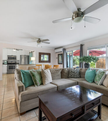 STARLET CRESCENT HOUSE & COTTAGE