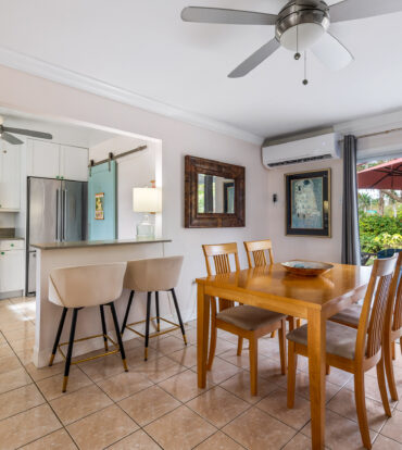 STARLET CRESCENT HOUSE & COTTAGE