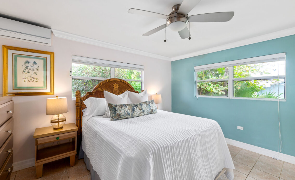 STARLET CRESCENT HOUSE & COTTAGE