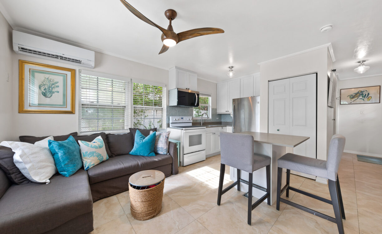 STARLET CRESCENT HOUSE & COTTAGE