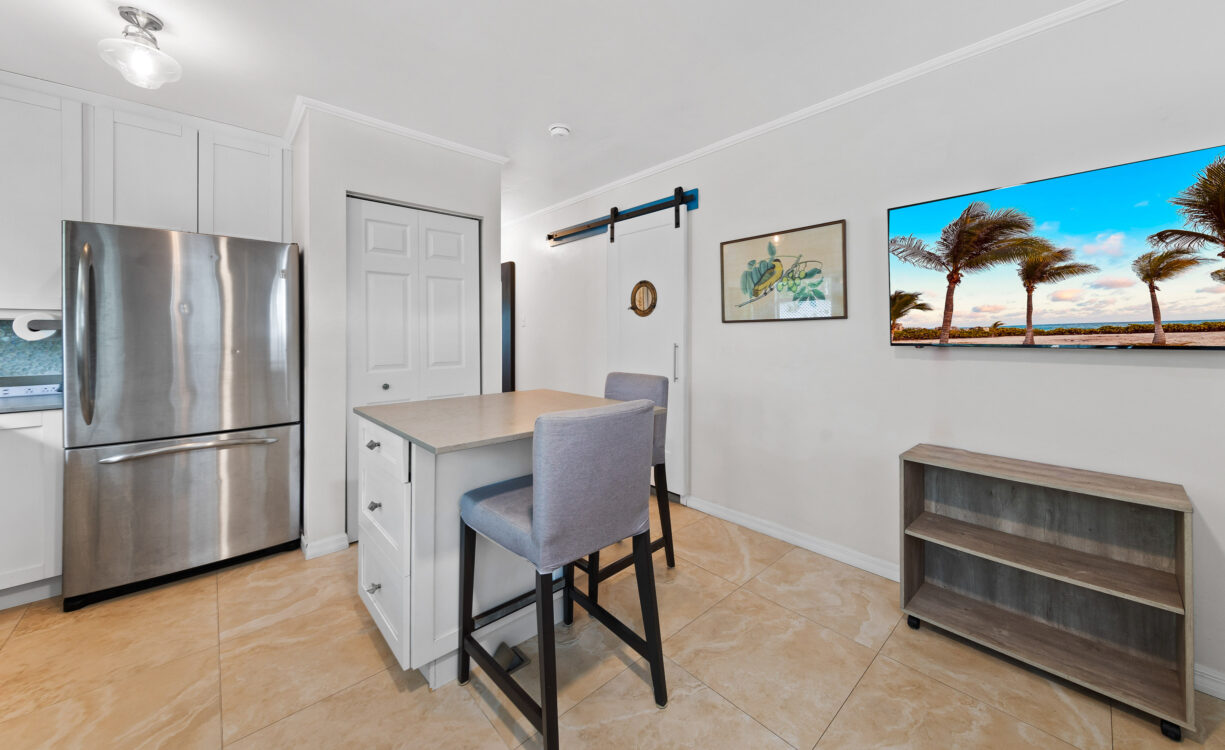 STARLET CRESCENT HOUSE & COTTAGE
