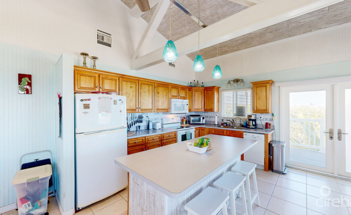 CAYMAN BRAC OCEAN FRONT HOME