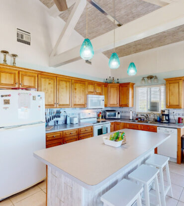CAYMAN BRAC OCEAN FRONT HOME
