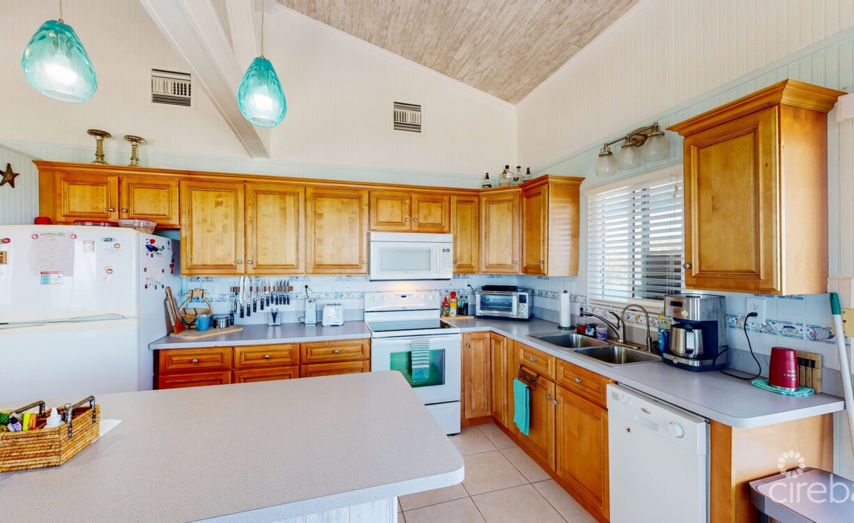 CAYMAN BRAC OCEAN FRONT HOME