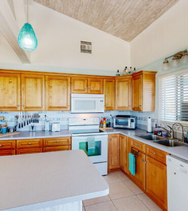 CAYMAN BRAC OCEAN FRONT HOME