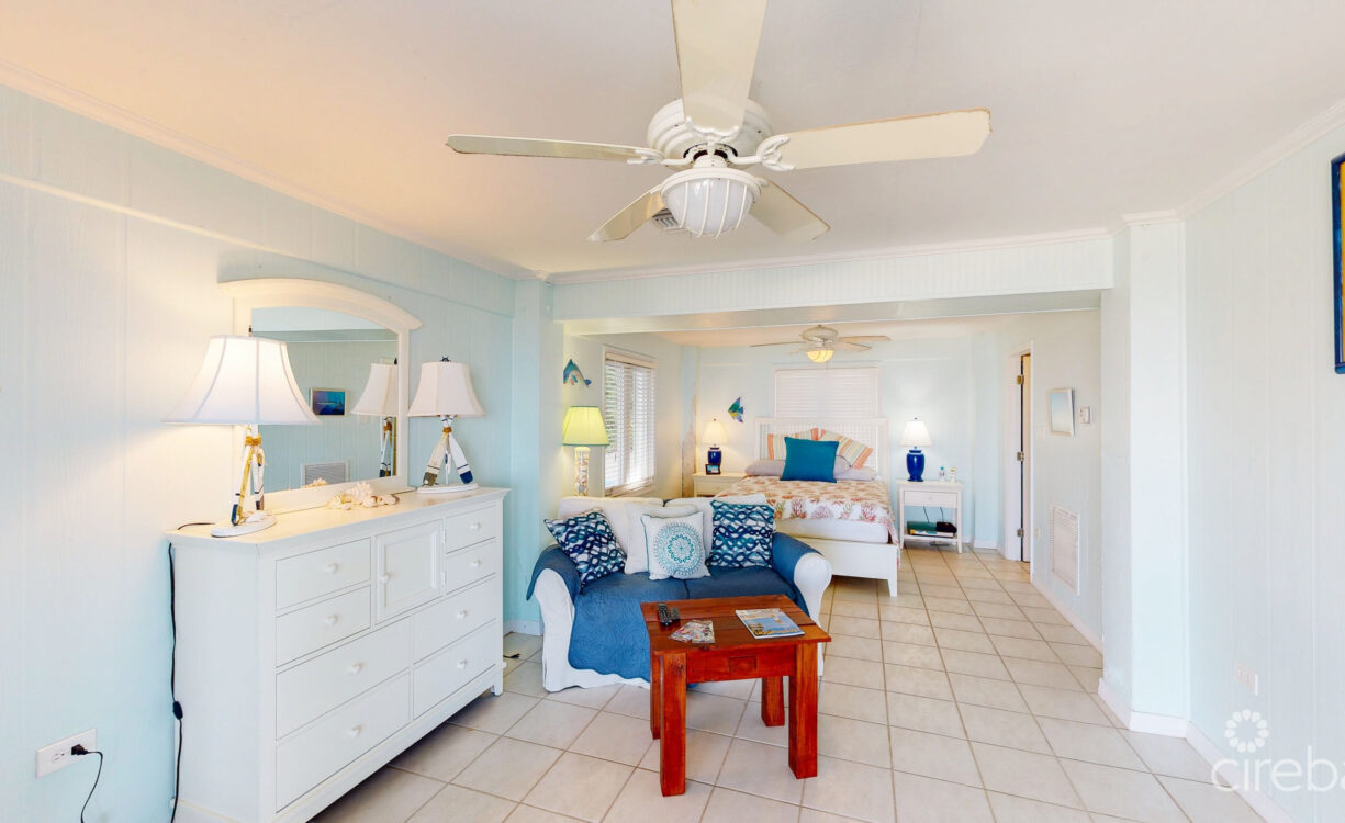 CAYMAN BRAC OCEAN FRONT HOME