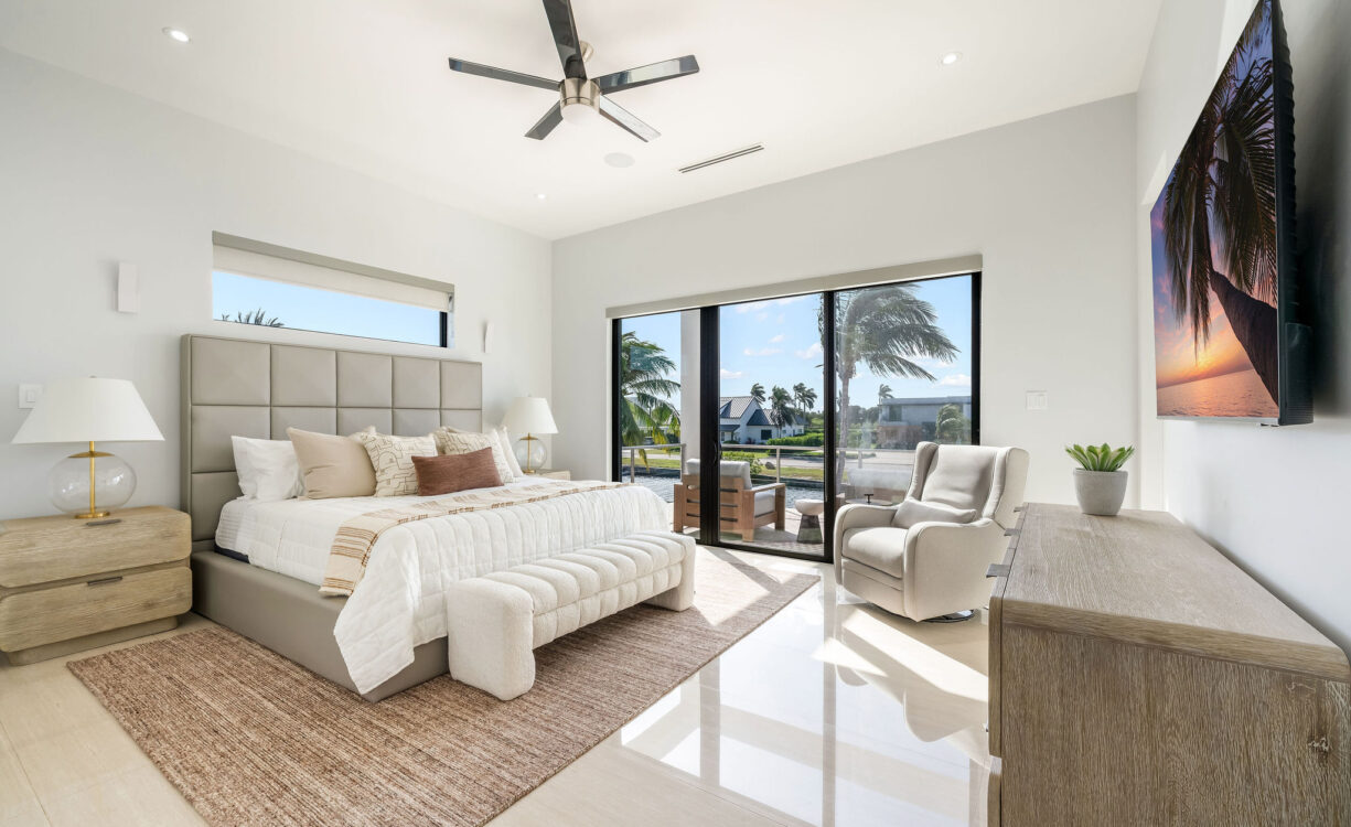 CRYSTAL HARBOUR CANAL FRONT HOME