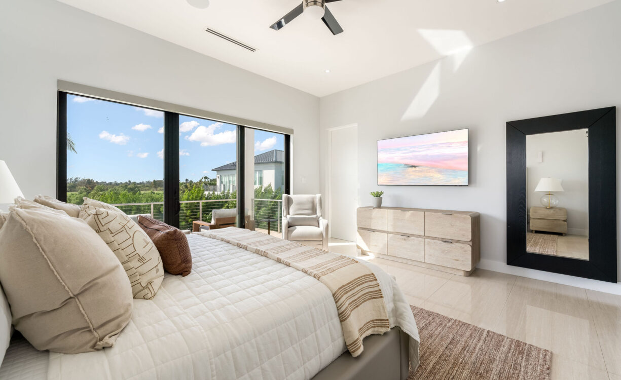 CRYSTAL HARBOUR CANAL FRONT HOME