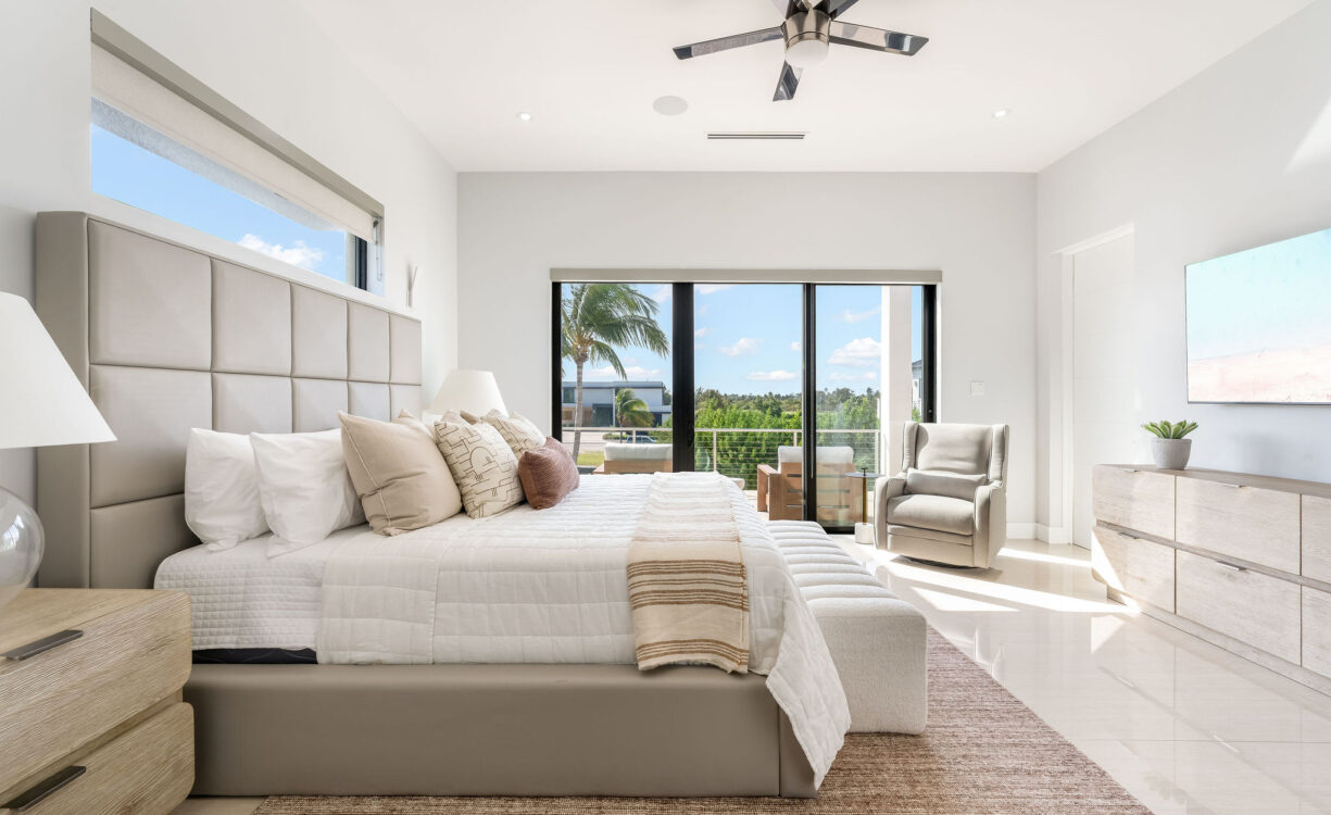 CRYSTAL HARBOUR CANAL FRONT HOME