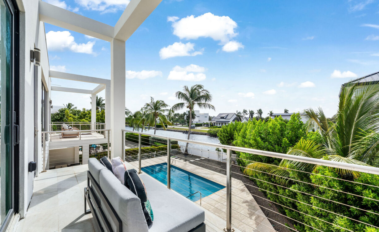 CRYSTAL HARBOUR CANAL FRONT HOME