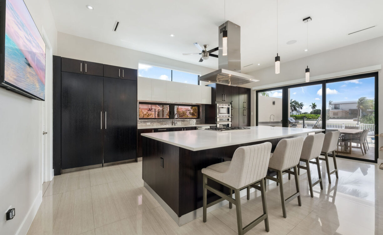 CRYSTAL HARBOUR CANAL FRONT HOME