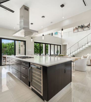 CRYSTAL HARBOUR CANAL FRONT HOME