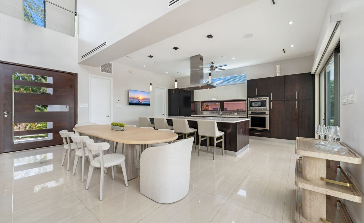 CRYSTAL HARBOUR CANAL FRONT HOME