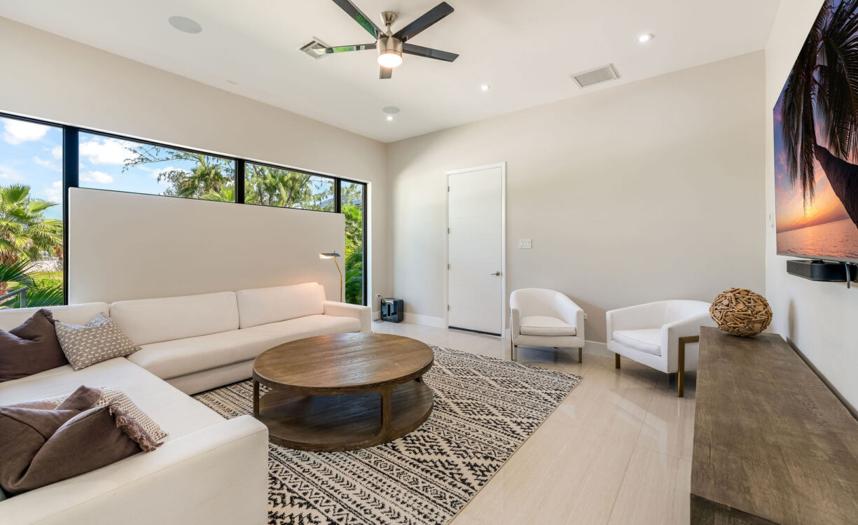 CRYSTAL HARBOUR CANAL FRONT HOME
