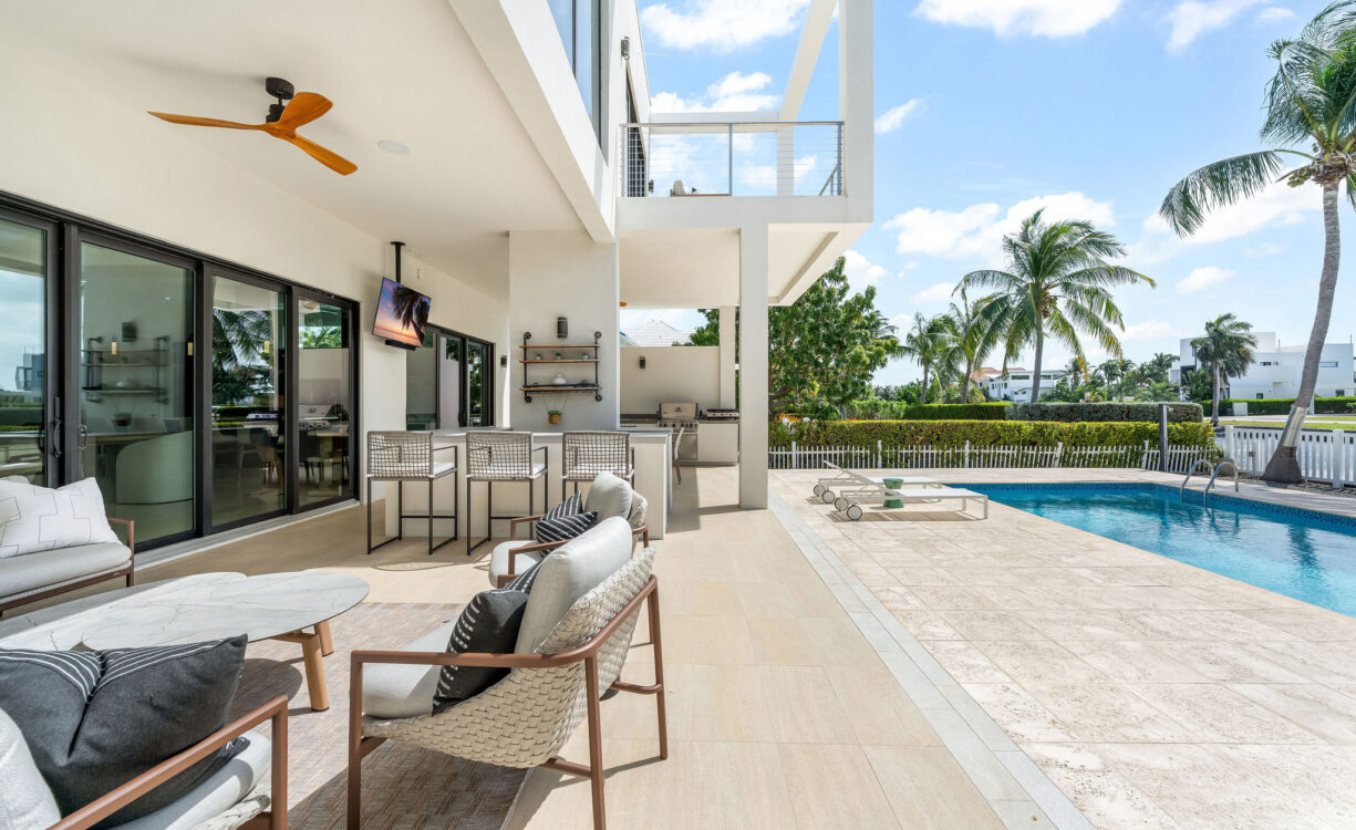 CRYSTAL HARBOUR CANAL FRONT HOME