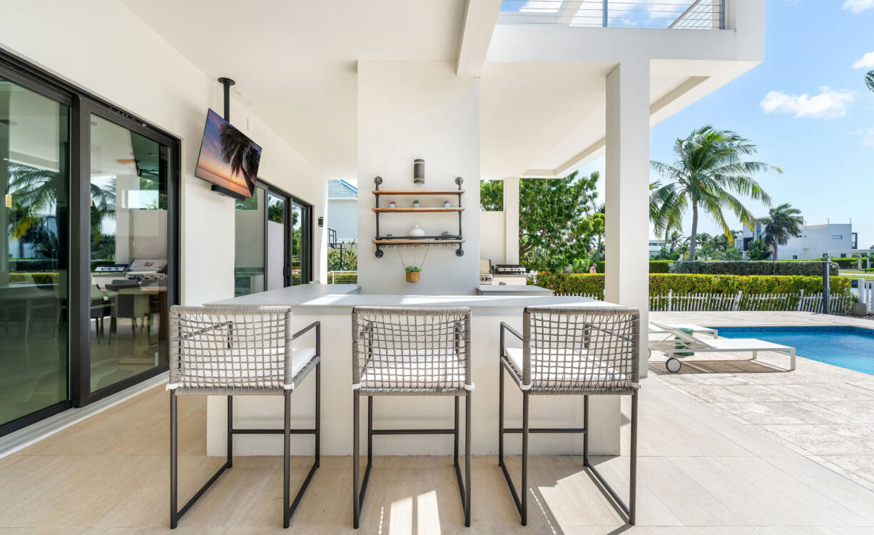 CRYSTAL HARBOUR CANAL FRONT HOME