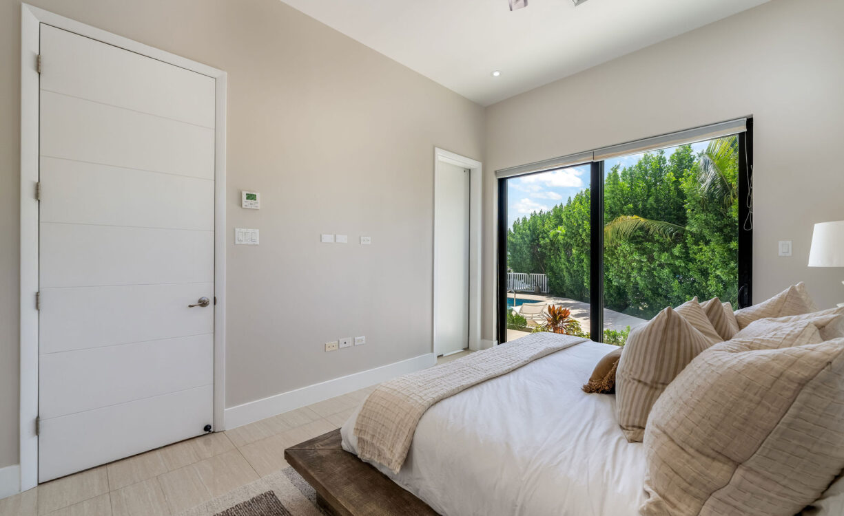 CRYSTAL HARBOUR CANAL FRONT HOME