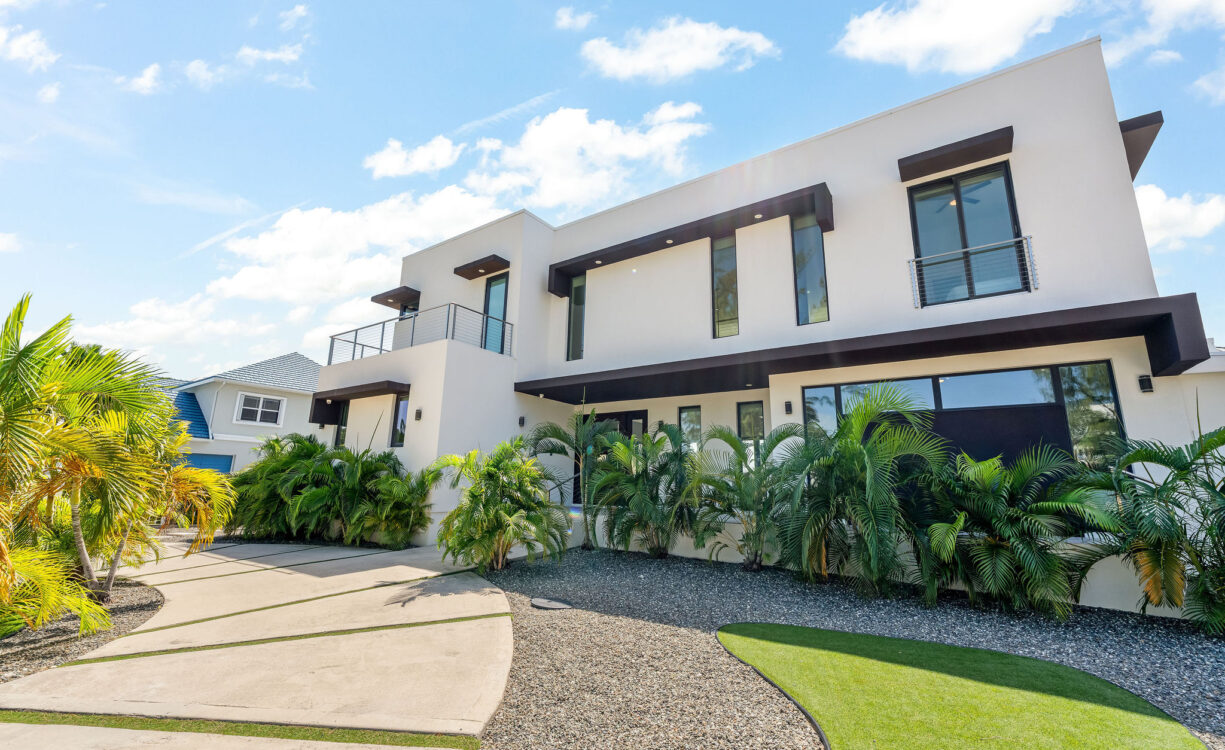 CRYSTAL HARBOUR CANAL FRONT HOME