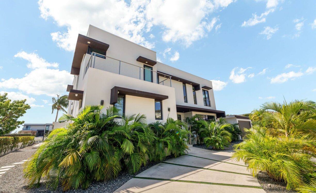 CRYSTAL HARBOUR CANAL FRONT HOME