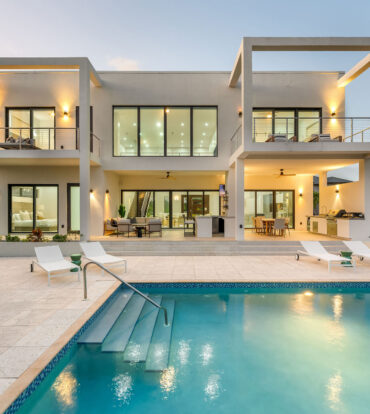 CRYSTAL HARBOUR CANAL FRONT HOME