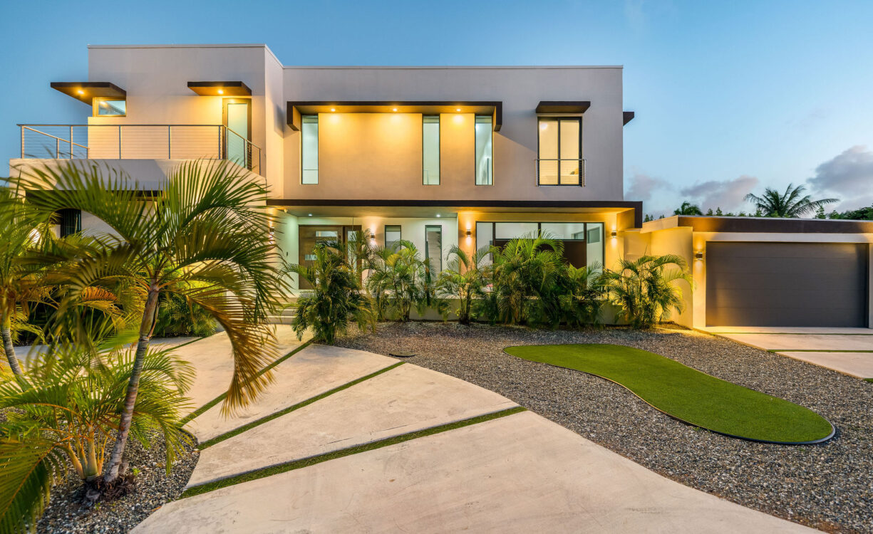 CRYSTAL HARBOUR CANAL FRONT HOME