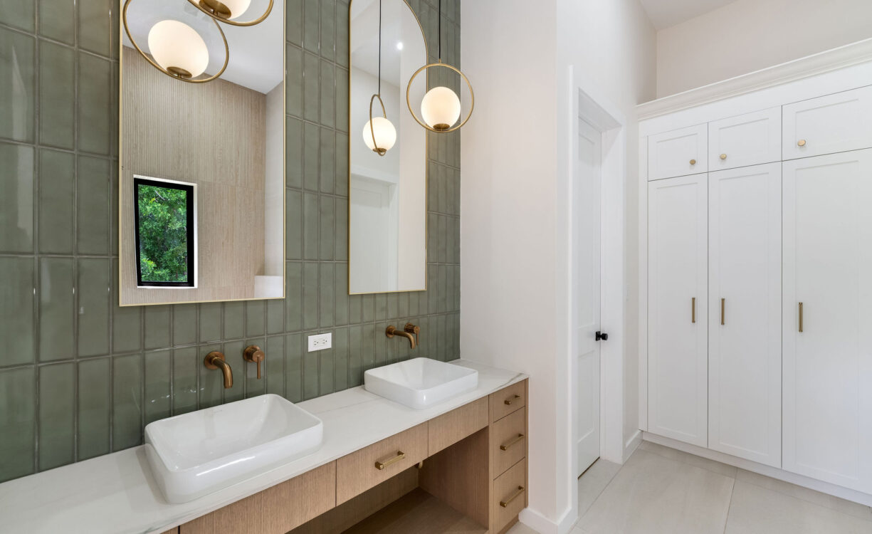 BEL AIR DR, SOUTH SOUND - CUSTOM NEW BUILD