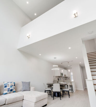 SPACIOUS & MODERN 3 BR TOWNHOME - EXCELLENT LOCATION!