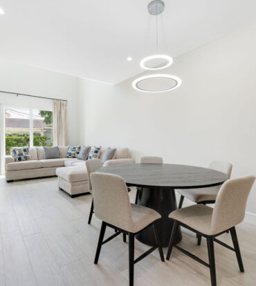 SPACIOUS & MODERN 3 BR TOWNHOME - EXCELLENT LOCATION!