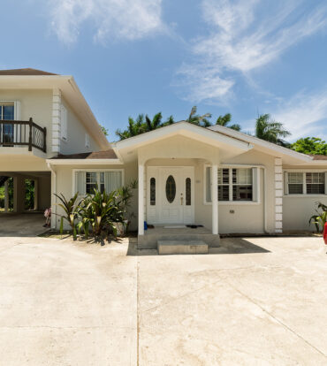 SAVANNAH 3 BED HOME WITH 1 BED RENTAL INCOME