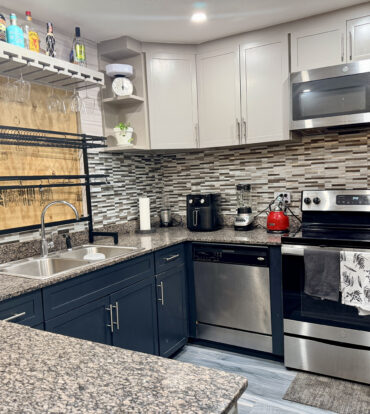 TROPICAL HAVEN - REMODELLED 3 BEDROOM CONDO!