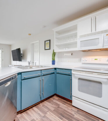 SUNRISE POOL VIEW END UNIT GROUND FLOOR