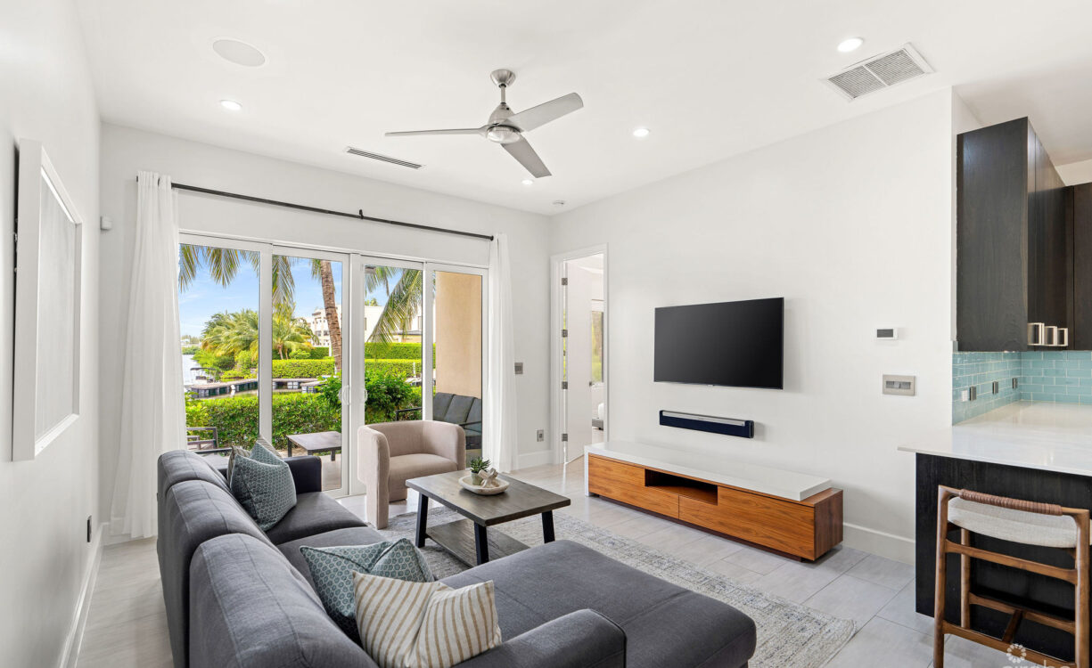 CYPRESS POINTE NORTH 101 - CANAL FRONT CONDOMINIUM