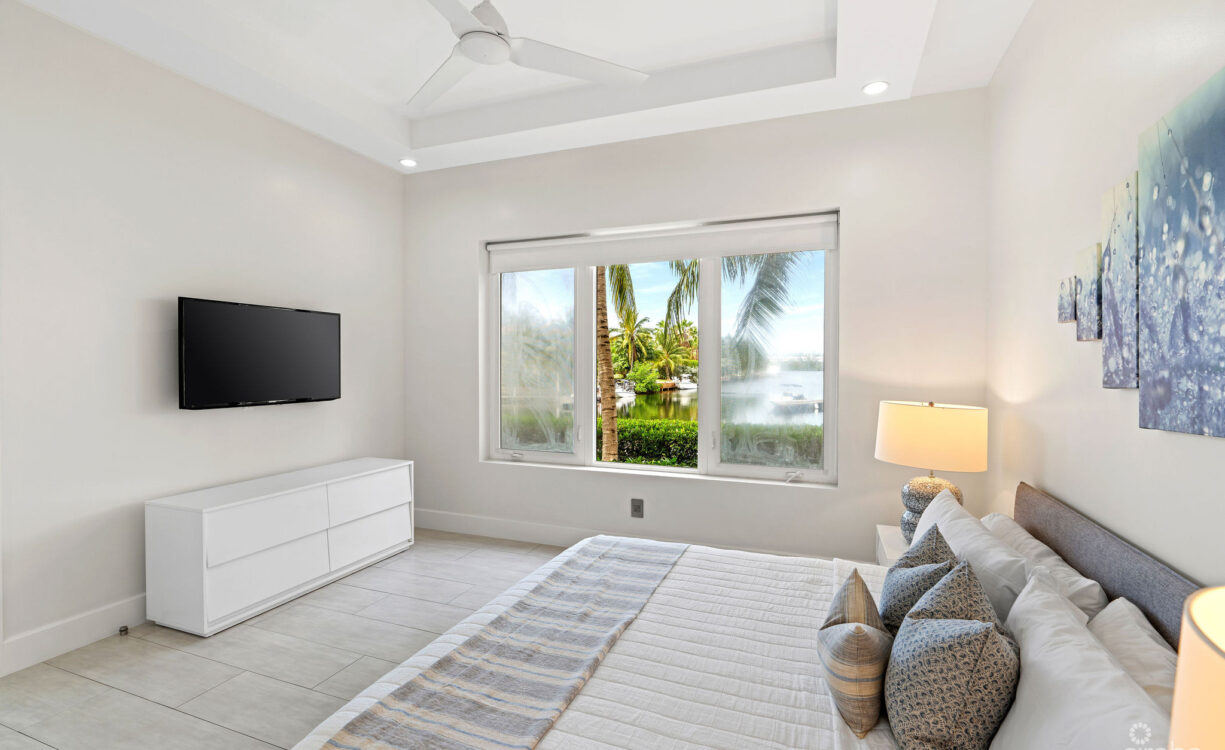 CYPRESS POINTE NORTH 101 - CANAL FRONT CONDOMINIUM