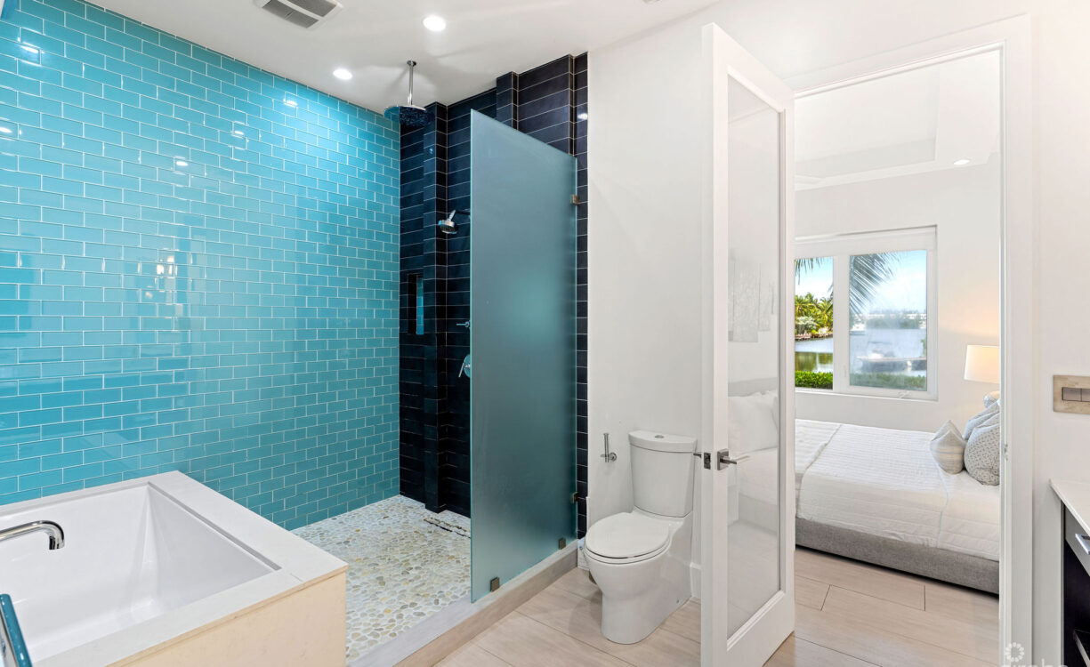 CYPRESS POINTE NORTH 101 - CANAL FRONT CONDOMINIUM