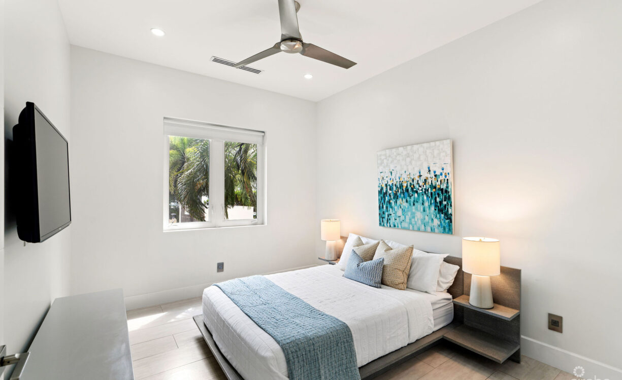 CYPRESS POINTE NORTH 101 - CANAL FRONT CONDOMINIUM
