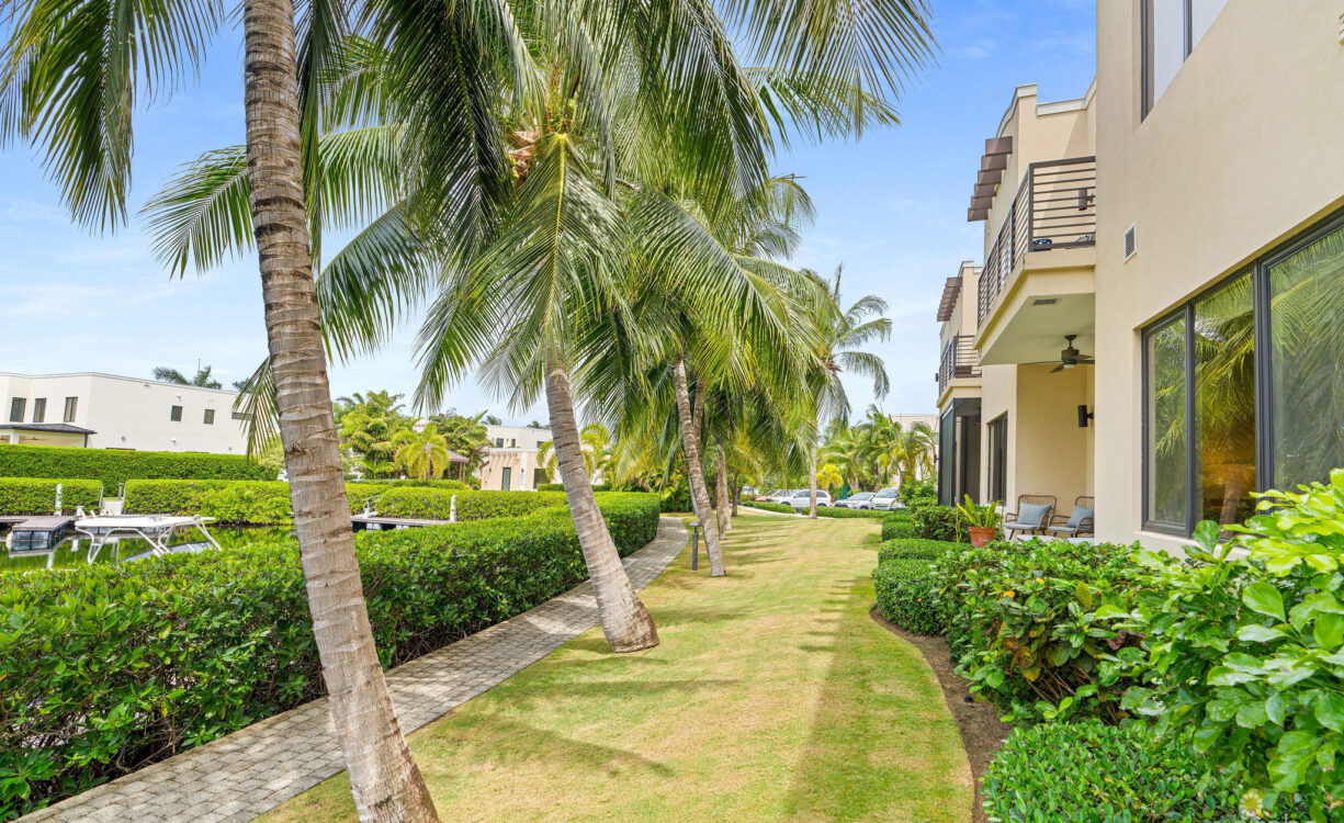 CYPRESS POINTE NORTH 101 - CANAL FRONT CONDOMINIUM