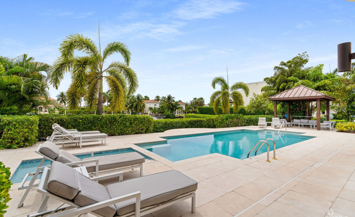 CYPRESS POINTE NORTH 101 - CANAL FRONT CONDOMINIUM