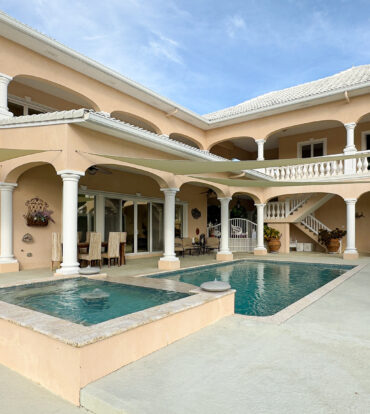 YACHT CLUB CANAL FRONT HOME