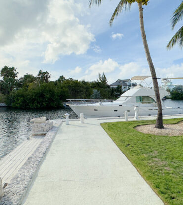 YACHT CLUB CANAL FRONT HOME