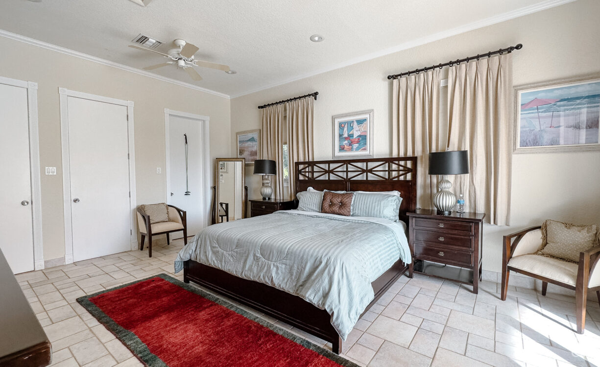 YACHT CLUB CANAL FRONT HOME